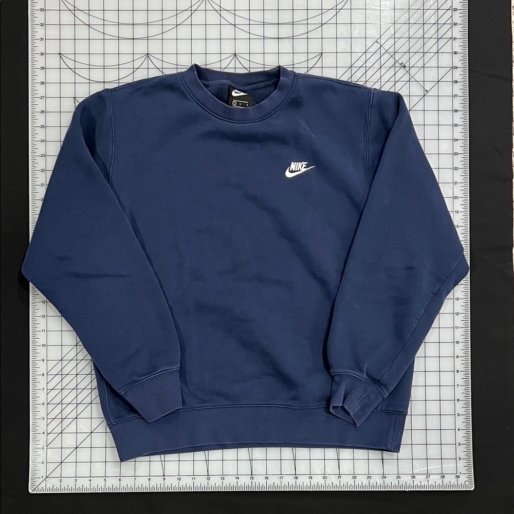Nike Men's Navy Blue Crewneck Sweater - Vintage 2000s